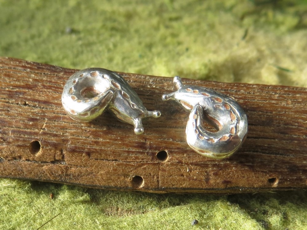 <<ヤマナメクジピアス　ペア>>　銀　シルバー　なめくじ