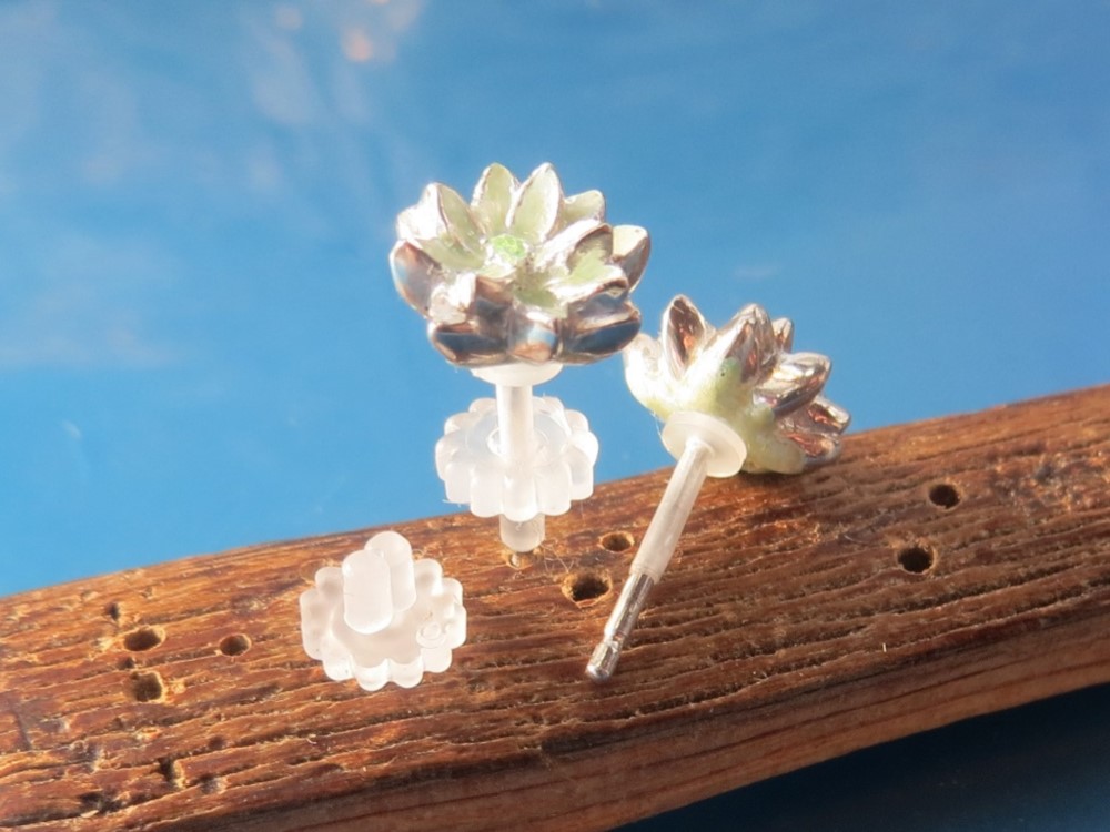 <<蓮の花のピアス　アレルギープロテクター付き>>　銀　シルバー　ガラス　花　シリコン　睡蓮