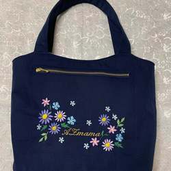 小花の花束刺繍のトートバッグ 2枚目の画像