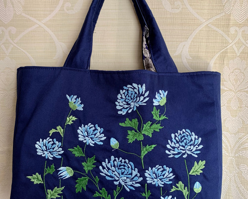 菊の花刺繍のトートバッグ トートバッグ AZmama 通販 12421010