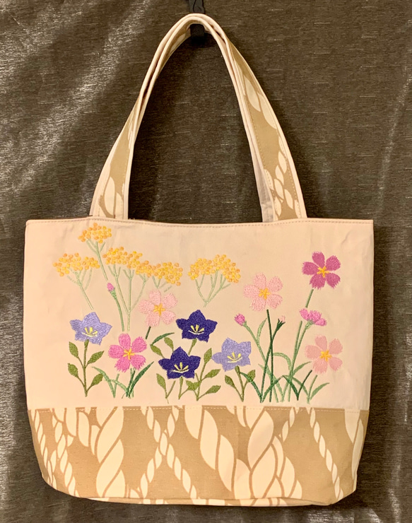 秋の花刺繍のトートバッグ トートバッグ AZmama 通販 12726642