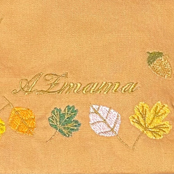再販　奥山の秋　リス刺繍のポーチ 4枚目の画像