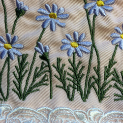 お花刺繍とレースのポーチ(マーガレット) 3枚目の画像