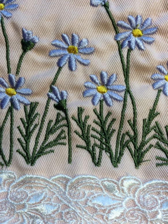 お花刺繍とレースのポーチ(マーガレット) 3枚目の画像