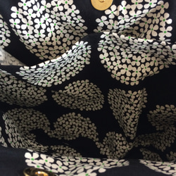 再販  庭の花刺繍のトートバッグ 4枚目の画像