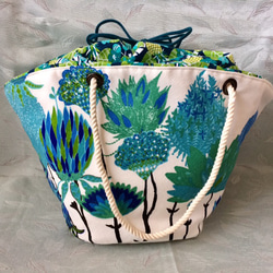 トロピカル刺繍と輸入生地の大きめバッグ 2枚目の画像