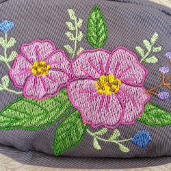 お花刺繍のミニポーチ(ピンクの花) 4枚目の画像