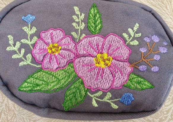 お花刺繍のミニポーチ(ピンクの花) 4枚目の画像