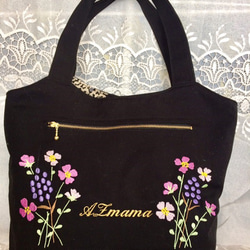 ピカちゃん様ご予約品　再販  庭の花刺繍のトートバッグ 2枚目の画像