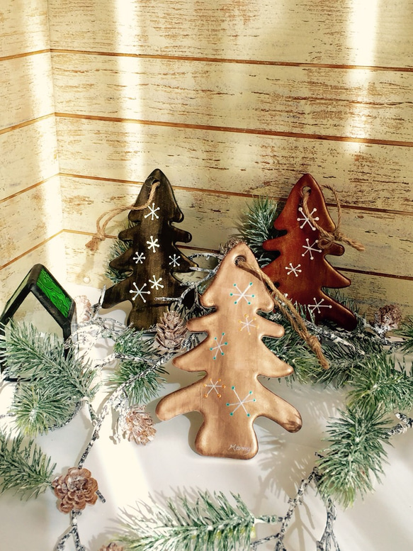 クリスマス限定・クリスマスツリーのオーナメント　3種　タイル製 1枚目の画像