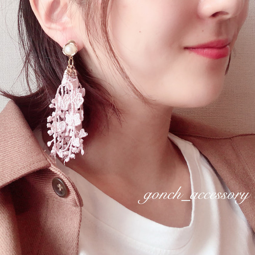 パールとくすみピンクの大人カジュアル樹脂イヤリング（ピアス変更可  