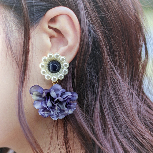 お花のようなビーズ刺繍とフラワータッセルのピアス/イヤリング ピアス 