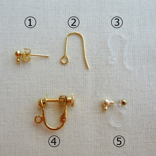 葉っぱビーズの秋色ピアス／イヤリング ピアス（その他） ふかふか工房