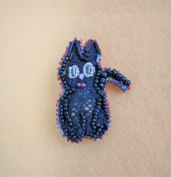 ハロイン　大人可愛いブローチ　猫❣　　☆ボビンレースのベースにビーズ刺繡 5枚目の画像