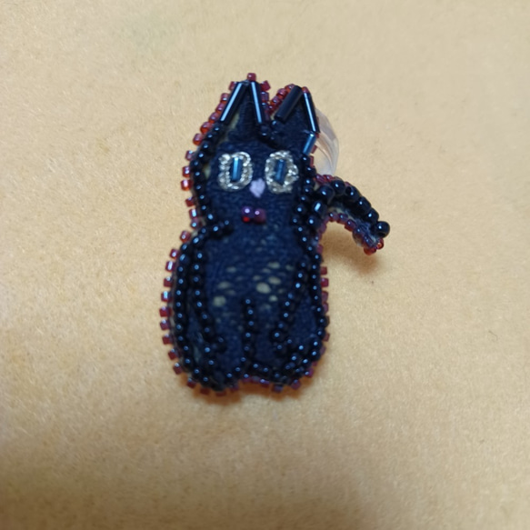 ハロイン　大人可愛いブローチ　猫❣　　☆ボビンレースのベースにビーズ刺繡 6枚目の画像