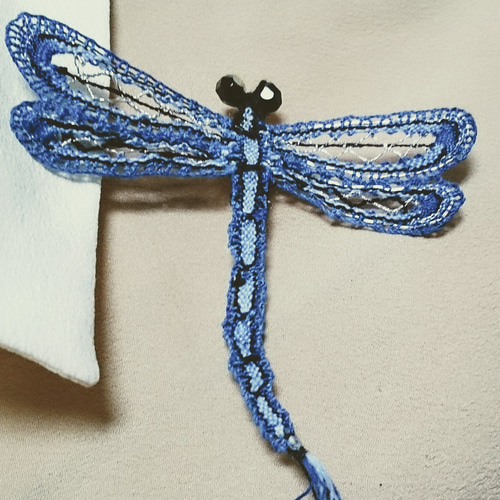 トンボのブローチ》シオカラトンボ(水色) ブローチ chizu 通販