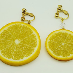 レモン（片面細工）小サイズ☆リアルな食品サンプルのフルーツイヤリング 5枚目の画像