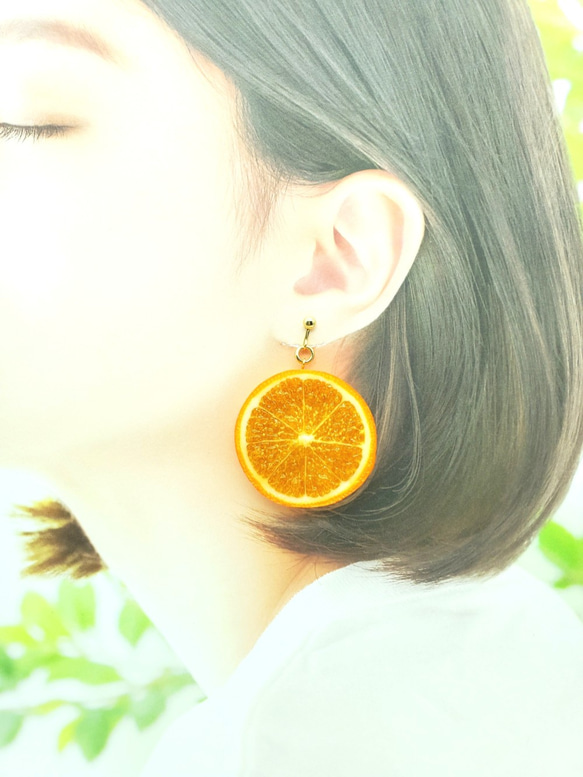 オレンジ（両面細工）大サイズ☆リアルな食品サンプルのフルーツイヤリング 1枚目の画像