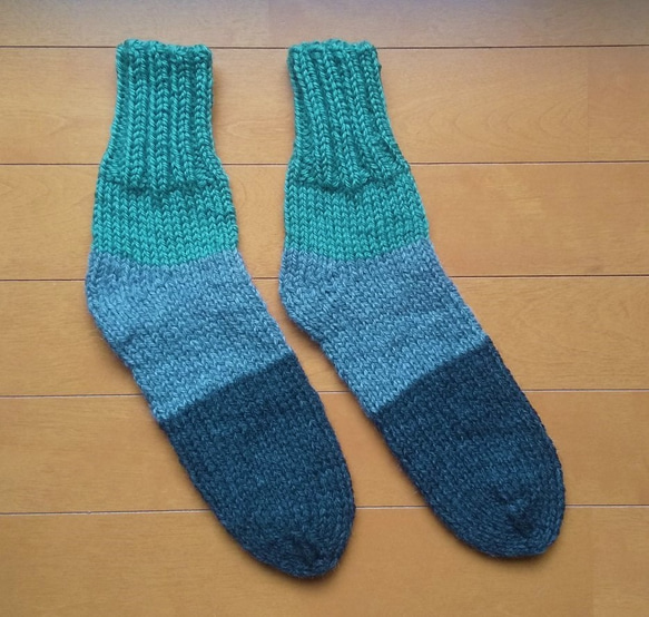 あったか手編靴下　緑　×　グレー（霜降り）×　濃いグレー（霜降り） 1枚目の画像