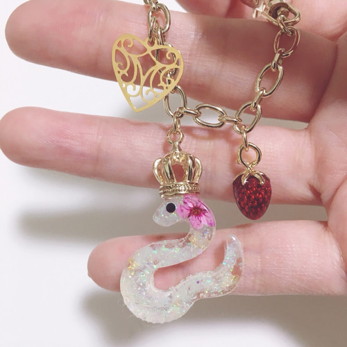 ヘビ お姫様 苺 ハートのキーチャーム 抜け殻 純金箔 開運 