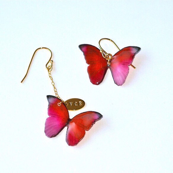 赤い蝶のピアス ピアス（フック・チェーン） OVCE 通販｜Creema(クリーマ)