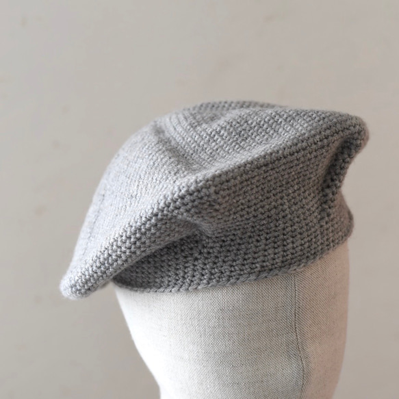 【受注制作】　手編みベレー帽（ライトグレー） 2枚目の画像