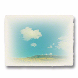 かわいい和紙の立体アートパネル「ニッコウキスゲの丘の上に浮かぶ雲」(18x13.5cm) 1枚目の画像