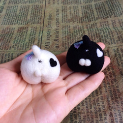 I♡白&黒 しっぽが短い猫ケツブローチ ぷりケツ 1枚目の画像