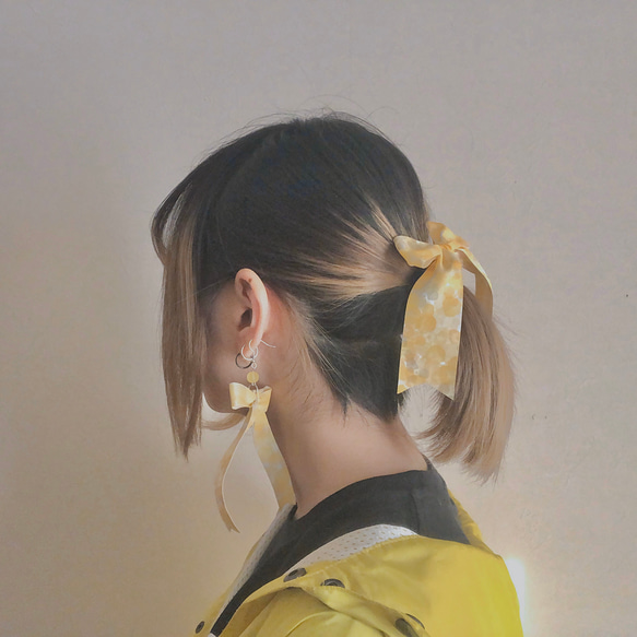 百日草色のリボンヘアゴムと耳飾りのセット 7枚目の画像