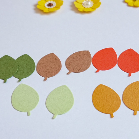 《オータムカラー》小さなお花シールミックス26枚+木の実4個（リーフ10枚付き） 7枚目の画像