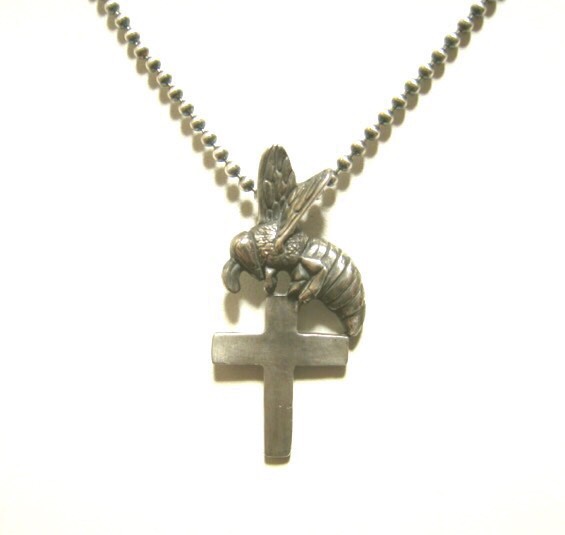 蜂のマリア(ミツバチ+クロス)／シルバー