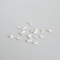 [14kgf] Chip pearl 搖擺耳環 (TM-E115) 第6張的照片