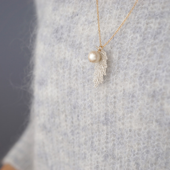 [14KGF]樹葉蕾絲和棉珍珠的長項鍊 第5張的照片