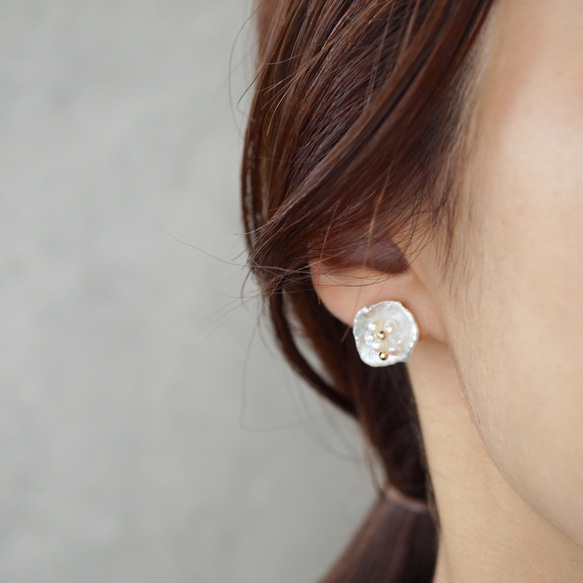 [14kgf]罌粟珍珠花朵耳環（TM-E029） 第3張的照片