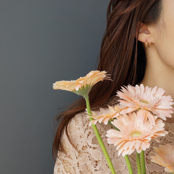 ⭐︎新感覚⭐︎1つの穴でダブル見えパターンピアスGD(TM-E058) ピアス