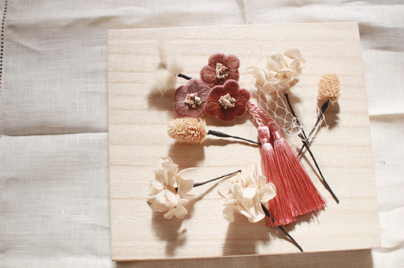 糸とお花の髪飾り　桃色 1枚目の画像
