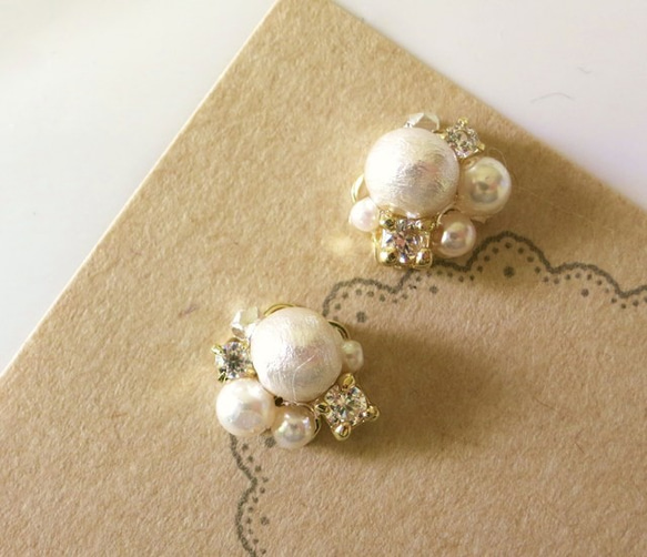棉花珍珠和珠寶廣場耳環 第3張的照片