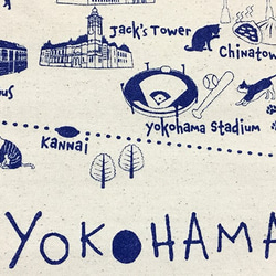横浜お散歩猫ちゃんイラストトートマップ（生成り地/ネイビープリント） 2枚目の画像