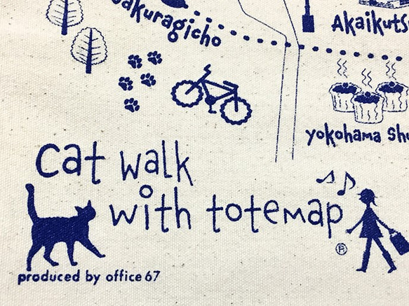 横浜お散歩猫ちゃんイラストトートマップ（生成り地/ネイビープリント） 3枚目の画像
