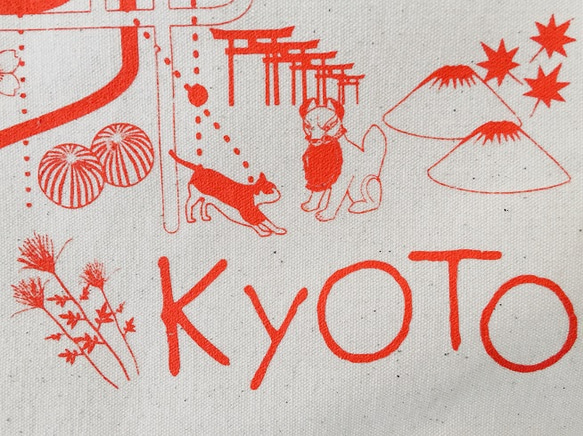 京都お散歩猫ちゃんイラストトートマップ（生成り地/朱色プリント） 3枚目の画像