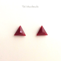 ▲ DEUTSCH ACRYL  red アクリルドイツさんかくピアス 1枚目の画像