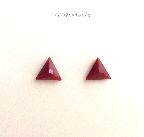 ▲ DEUTSCH ACRYL  red アクリルドイツさんかくピアス 1枚目の画像