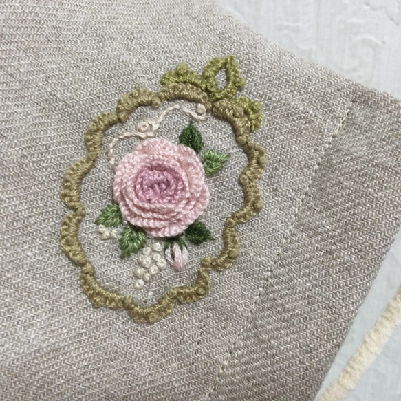 手刺繍【マリーアントワネットのバラ】　リネンマスク　 2枚目の画像