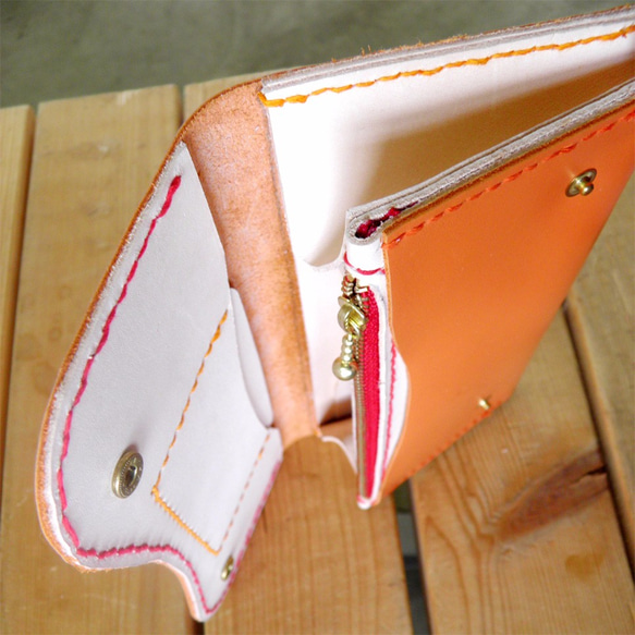 レザー　オレンジロング二つ折り財布 4枚目の画像