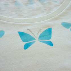 送料無料☆Tシャツ（青い蝶） 2枚目の画像