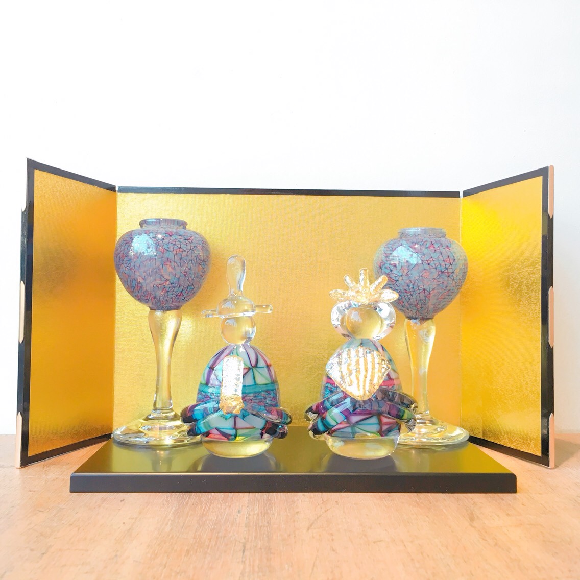 『受注制作』お雛様プリズム模様ホワイト・黒塗板・屏風・ぼんぼり付き