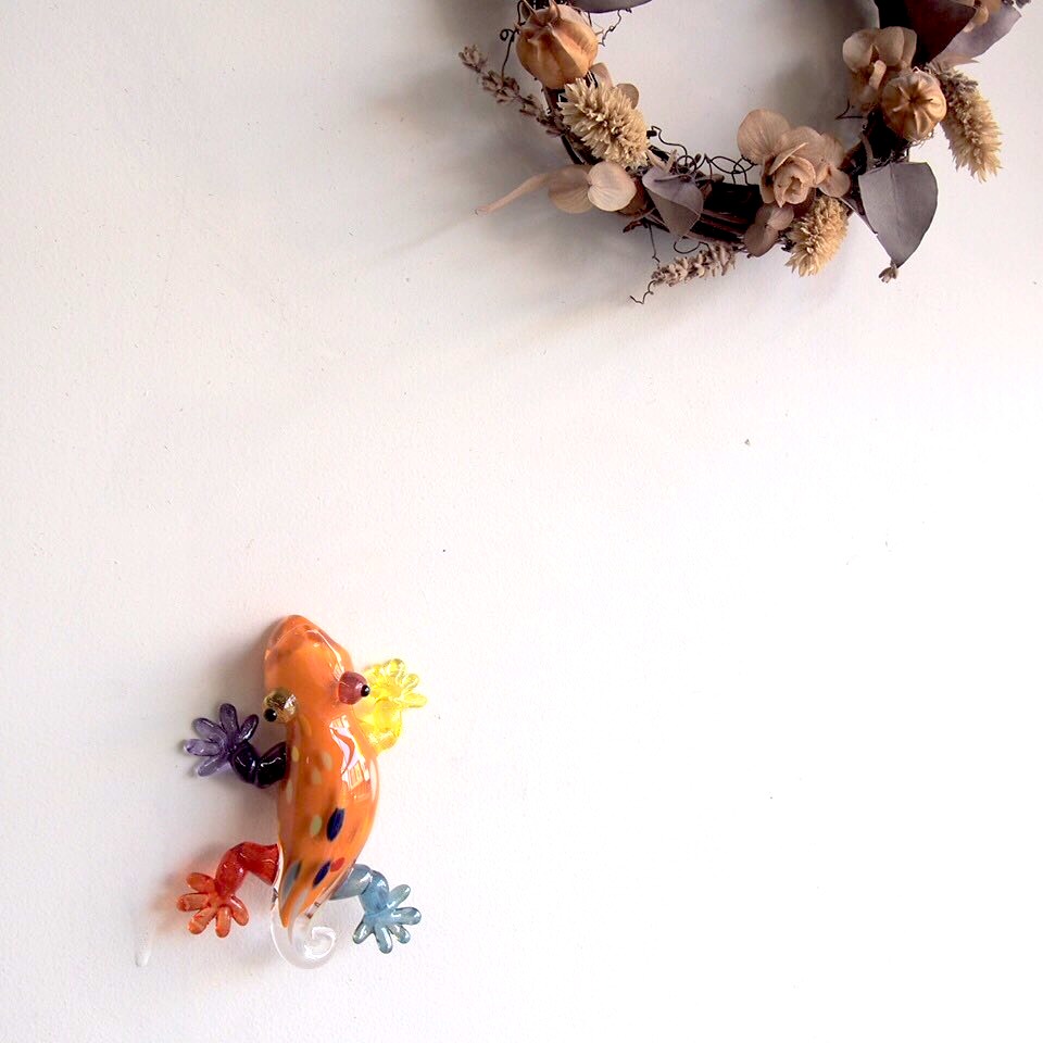 《creema限定》ヤモリの壁掛け一輪挿し・オレンジ『受注制作』