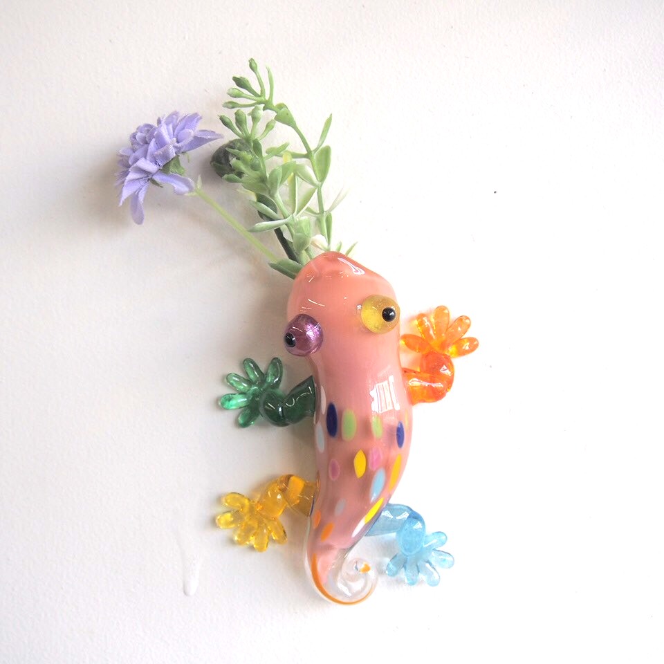 《creema限定》ヤモリの壁掛け一輪挿し・薄モモ色《受注製作》