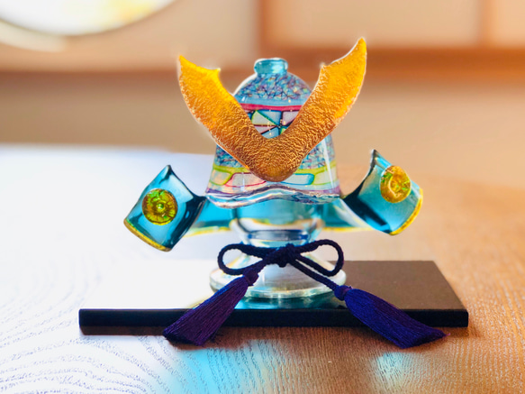 大越忠保作 菊一文字之兜 赤糸縅 黒小札 済美箔屏風 本藤巻弓