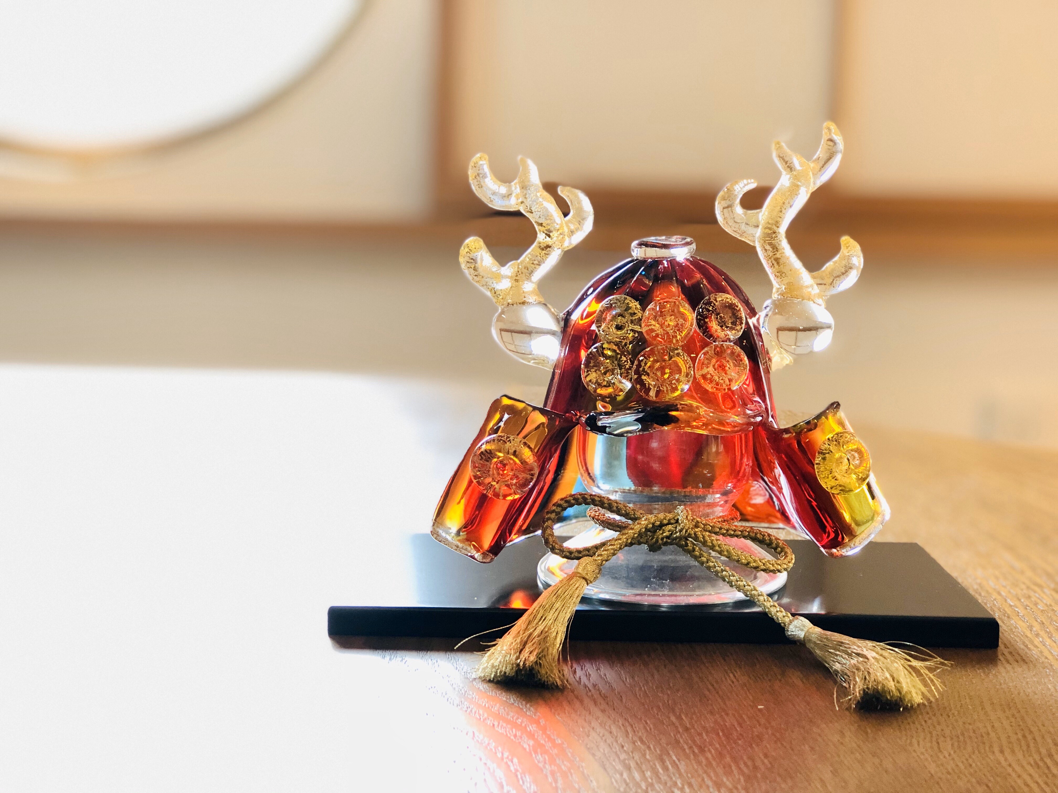 『受注制作』カラフル真田幸村兜・金箔入り・黒塗り板・飾り紐・金屏風付き